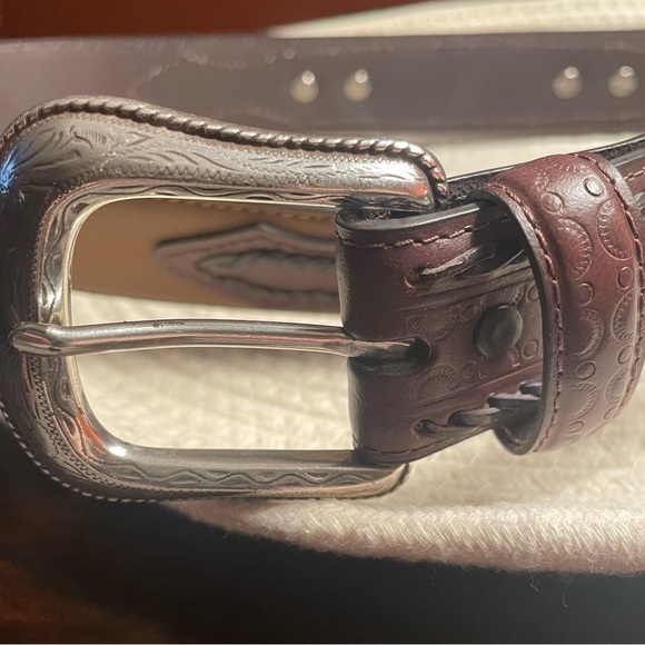 Men's Brown Leather Western Style Belt with Silver Buckle - Picture 2 of 8